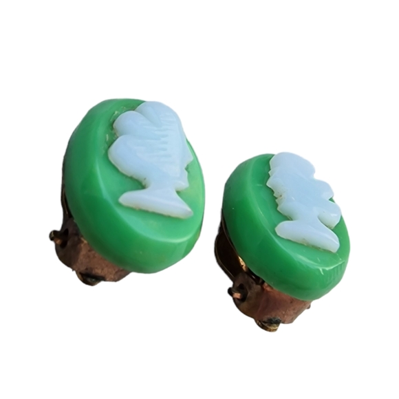 Vintage Cameo Earrings Gold Clip On Green & White Resin Renaissance Head Female - Picture 4 of 6